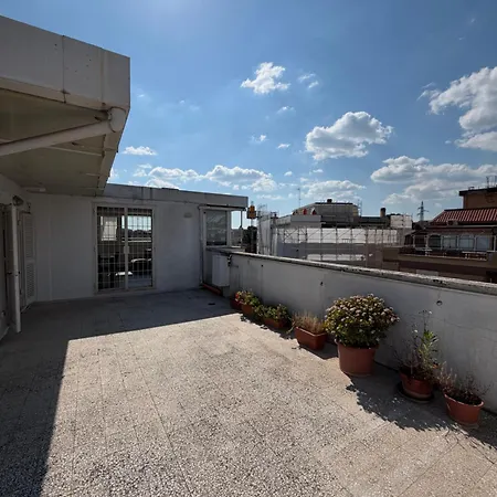 Luxury Rooftop Near Metro A & The Vatican Apartmán *